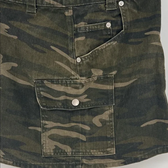 Topshop Green Camouflage Mini Skirt women’s size 6 - Picture 5 of 6